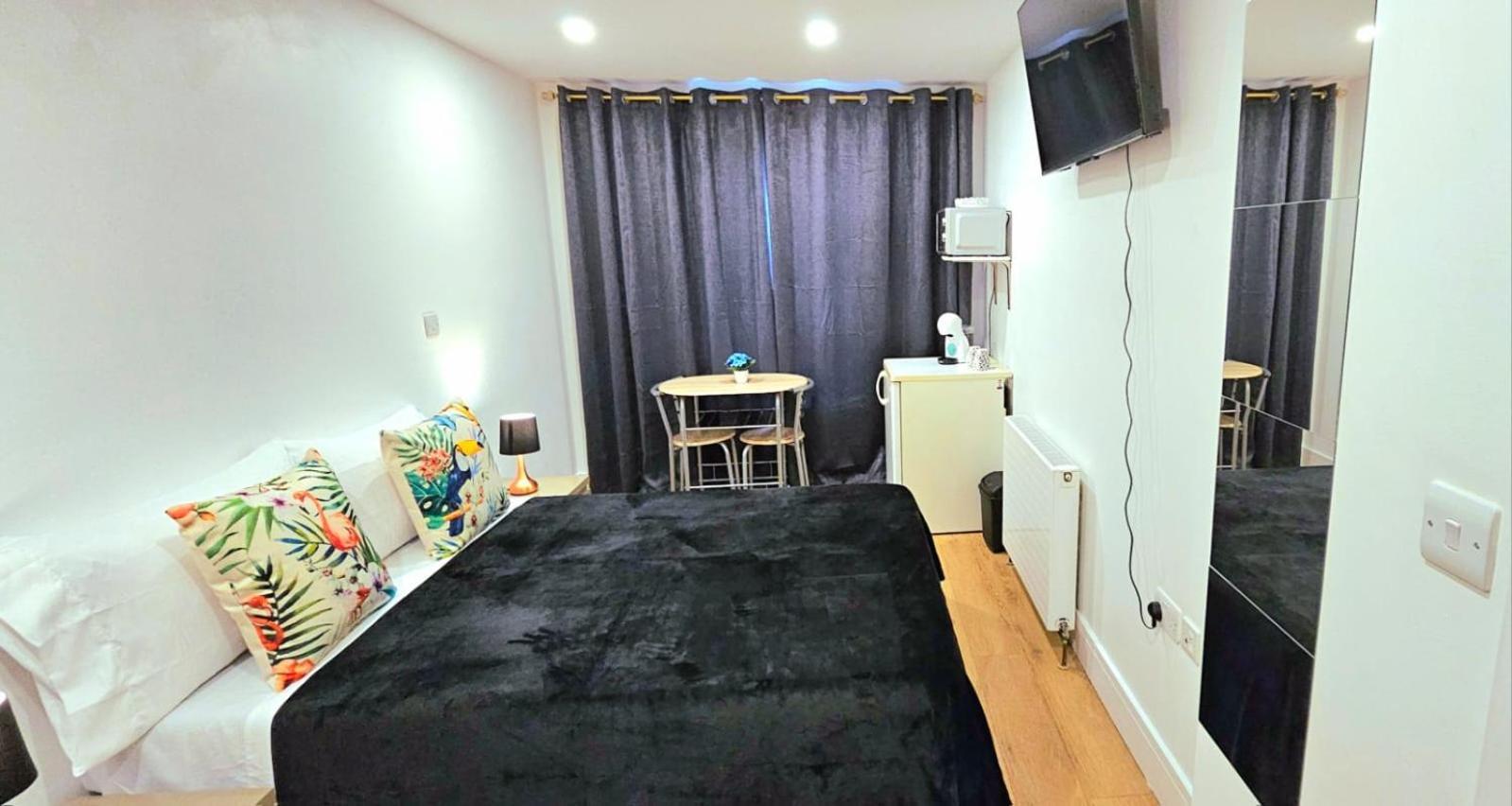 Penelope Ensuite Double Room London Exterior photo